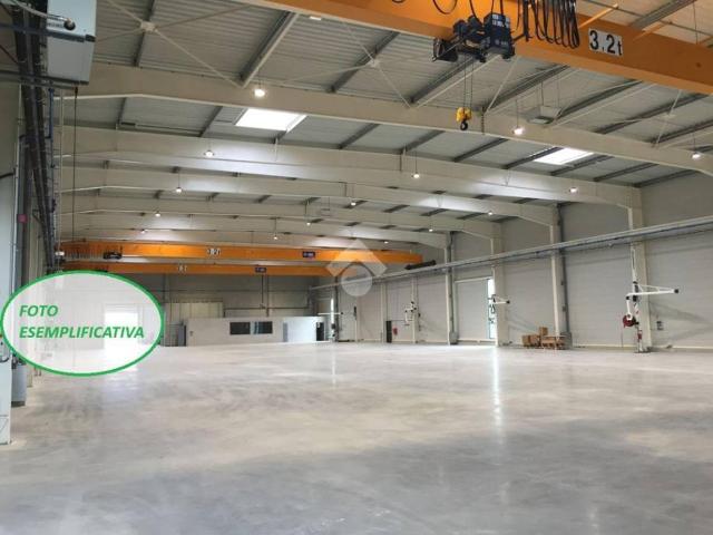 Locale Commerciale in affitto a Traversetolo, Reggio Emilia