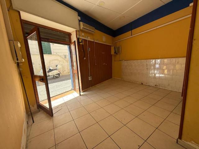 Locale Commerciale in affitto a Trecase, Campania