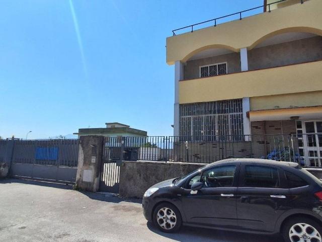 Locale Commerciale in affitto a Trecase, Campania