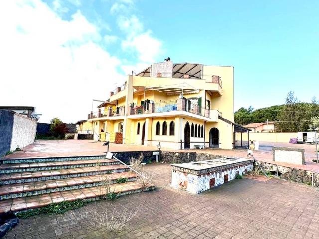 Locale Commerciale in affitto a Trecastagni, Sicilia