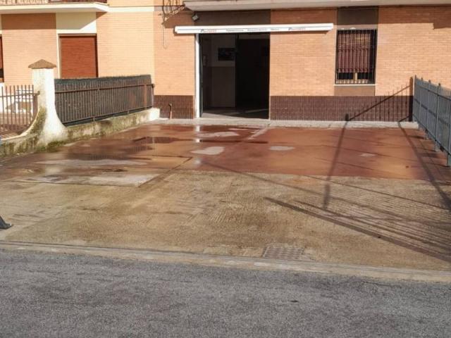 Locale Commerciale in affitto a Chiesanuova, Marche