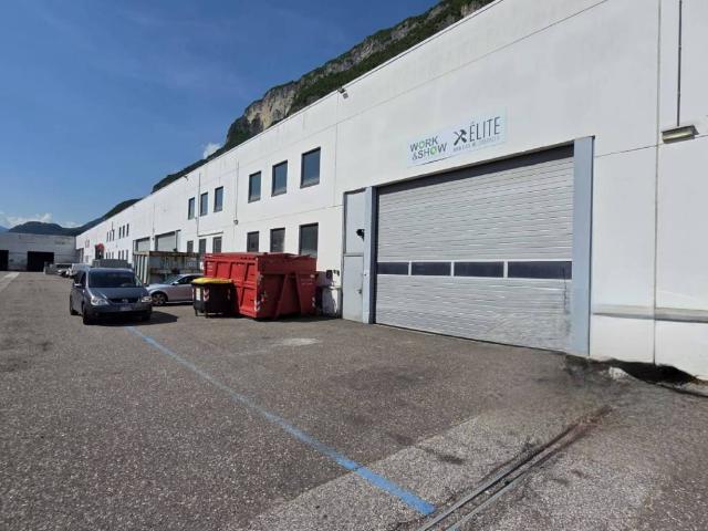 Locale Commerciale in affitto a Territorio Val d'Adige, Trento