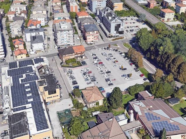 Locale Commerciale in affitto a Territorio Val d'Adige, Trento