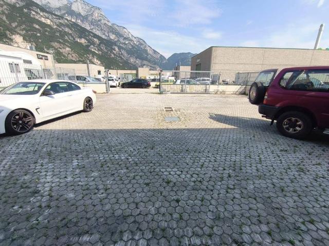 Locale Commerciale in affitto a Territorio Val d'Adige, Trento