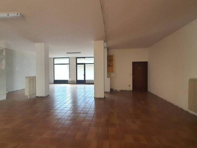 Locale Commerciale in affitto a Territorio Val d'Adige, Trento