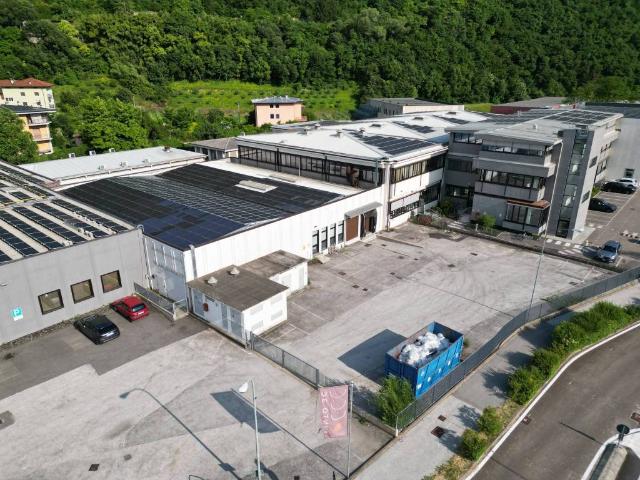 Locale Commerciale in affitto a Territorio Val d'Adige, Trento