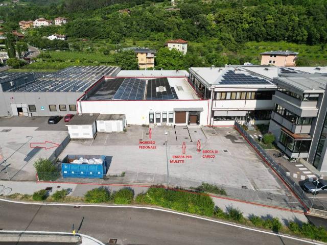 Locale Commerciale in affitto a Territorio Val d'Adige, Trento