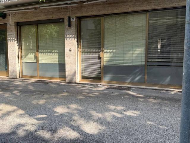 Locale Commerciale in affitto a Cristo Re, Trento