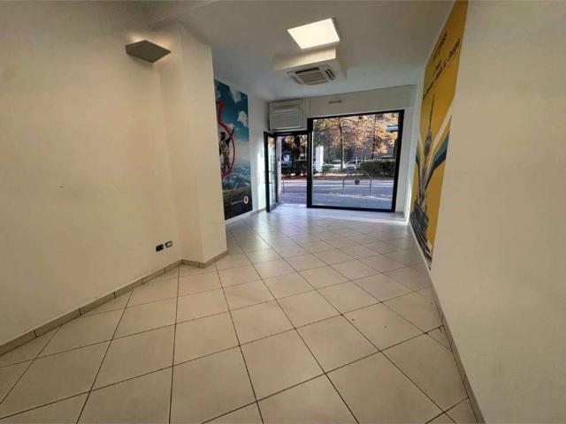 Locale Commerciale in affitto a San Giuseppe, Trento