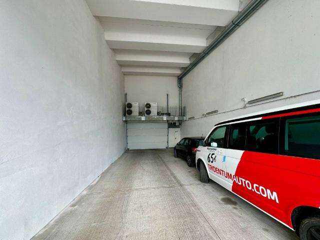 Locale Commerciale in affitto a Territorio Val d'Adige, Trento