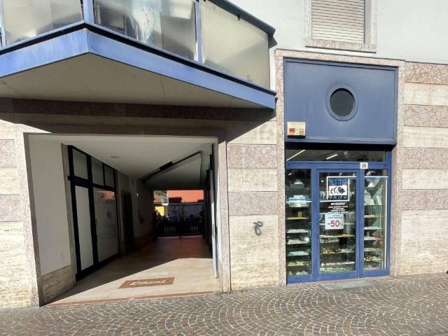 Locale Commerciale in affitto a Territorio Val d'Adige, Trento