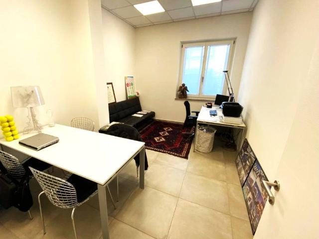 Locale Commerciale in affitto a Territorio Val d'Adige, Trento