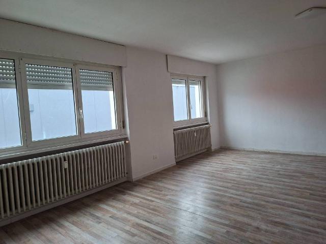 Locale Commerciale in affitto a Territorio Val d'Adige, Trento