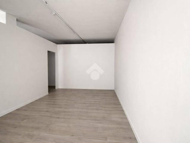 Locale Commerciale in affitto a Clarina, Trento