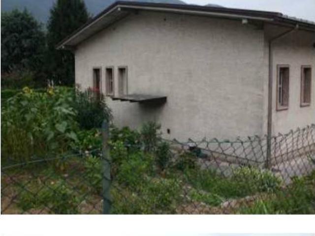 Locale Commerciale in affitto a Territorio Val d'Adige, Trento