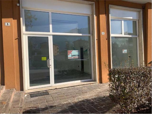 Locale Commerciale in affitto a Territorio Val d'Adige, Trento