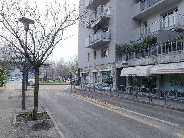 Locale Commerciale in affitto a Territorio Val d'Adige, Trento