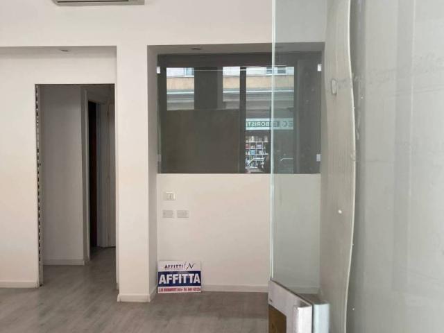 Locale Commerciale in affitto a Territorio Val d'Adige, Trento