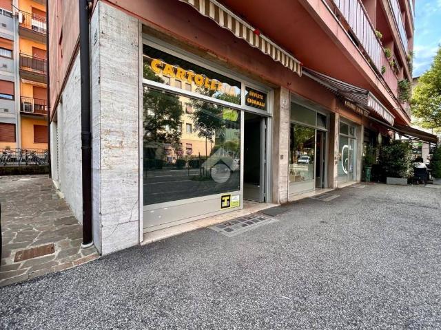 Locale Commerciale in affitto a Territorio Val d'Adige, Trento