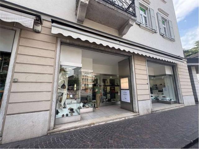 Locale Commerciale in affitto a Territorio Val d'Adige, Trento
