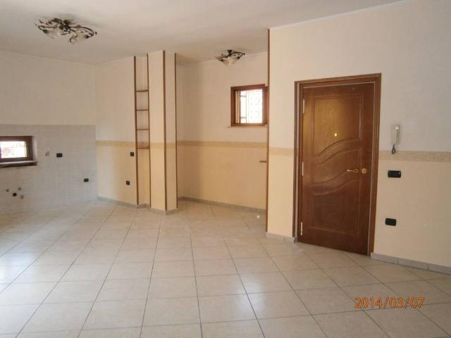 Locale Commerciale in affitto a Trentola, Campania