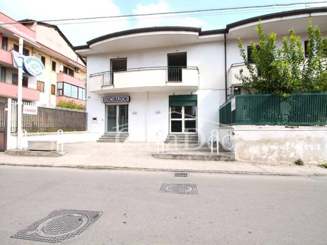 Locale Commerciale in affitto a Trentola, Campania