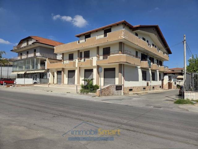Locale Commerciale in affitto a Trentola, Campania