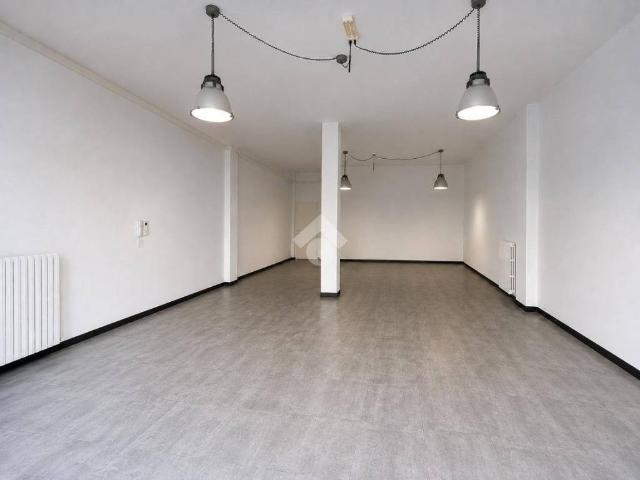 Locale Commerciale in affitto a Trescore Balneario, Lombardia