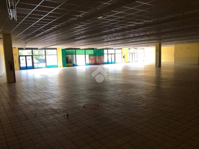 Locale Commerciale in affitto a Colle, Trescore Balneario