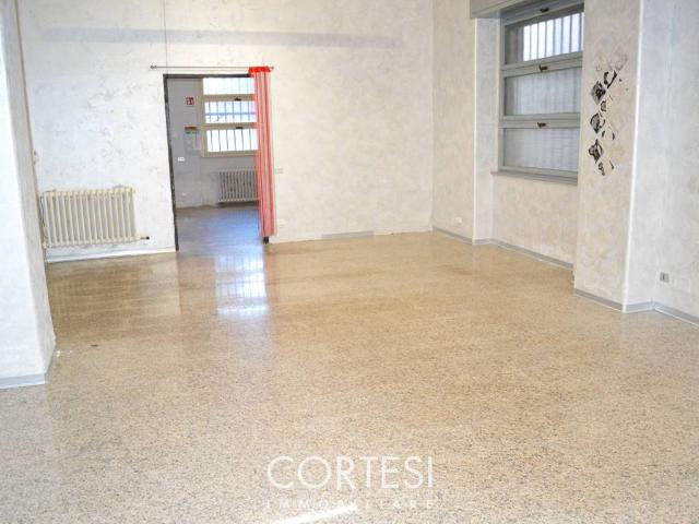 Locale Commerciale in affitto a Trescore Balneario, Lombardia
