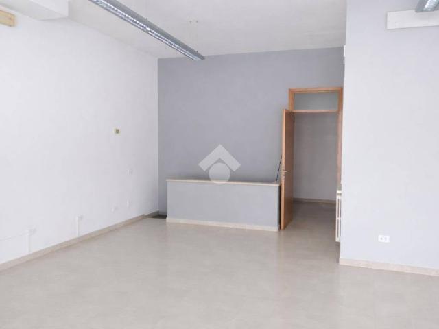 Locale Commerciale in affitto a Trescore Balneario, Lombardia