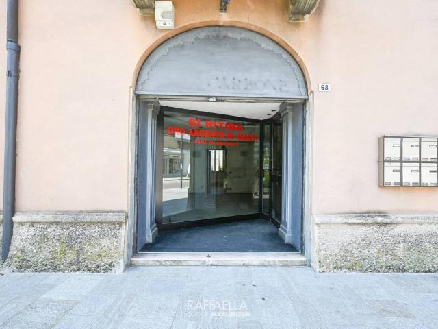Locale Commerciale in affitto a Trescore Balneario, Lombardia