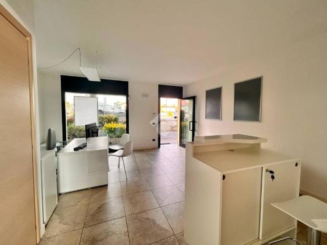 Locale Commerciale in affitto a Trescore Balneario, Lombardia