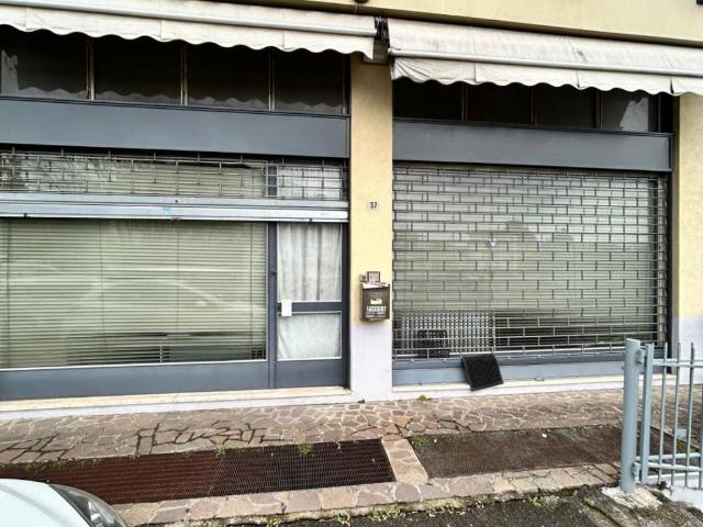 Locale Commerciale in affitto a Colle, Trescore Balneario