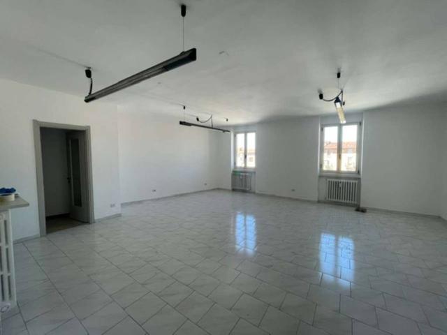 Locale Commerciale in affitto a Colle, Trescore Balneario
