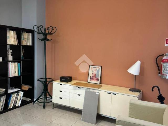 Locale Commerciale in affitto a Trescore Balneario, Lombardia