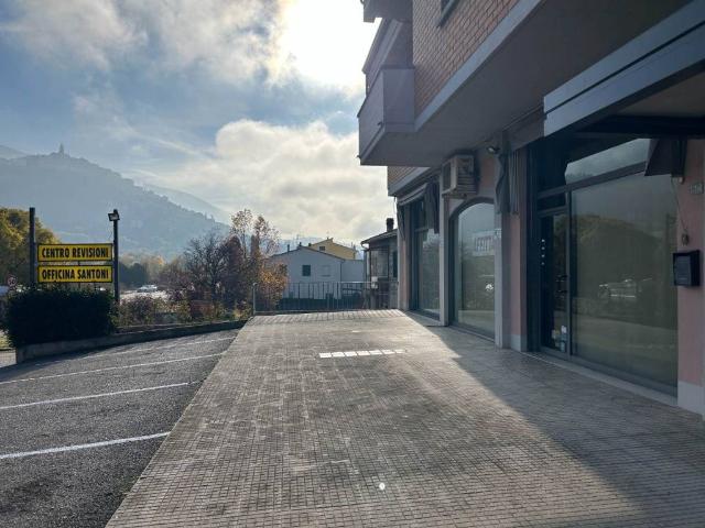 Locale Commerciale in affitto a Trevi, Umbria