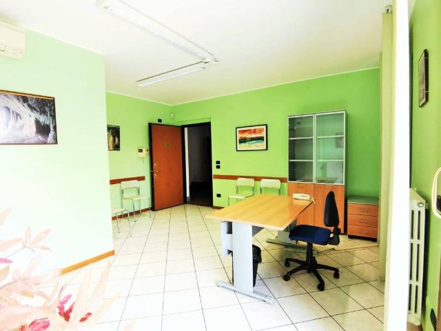 Locale Commerciale in affitto a Treviglio, Lombardia