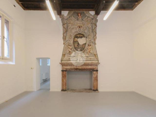 Locale Commerciale in affitto a Treviglio, Lombardia