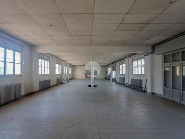 Locale Commerciale in affitto a Treviglio, Lombardia