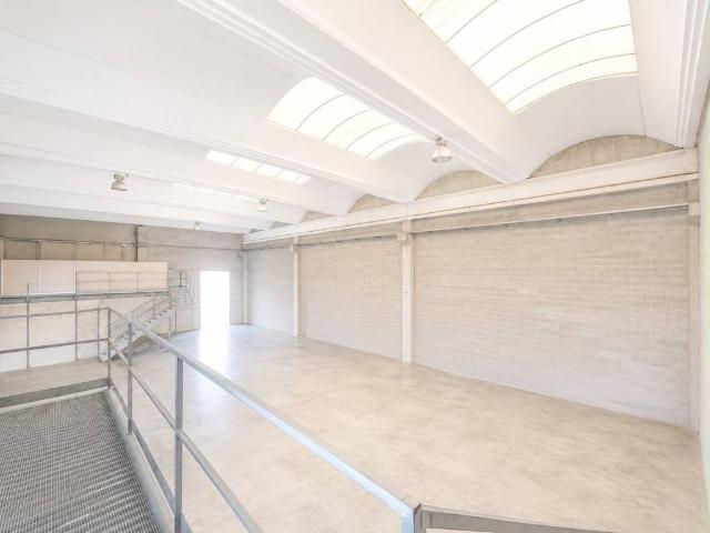 Locale Commerciale in affitto a Treviglio, Lombardia