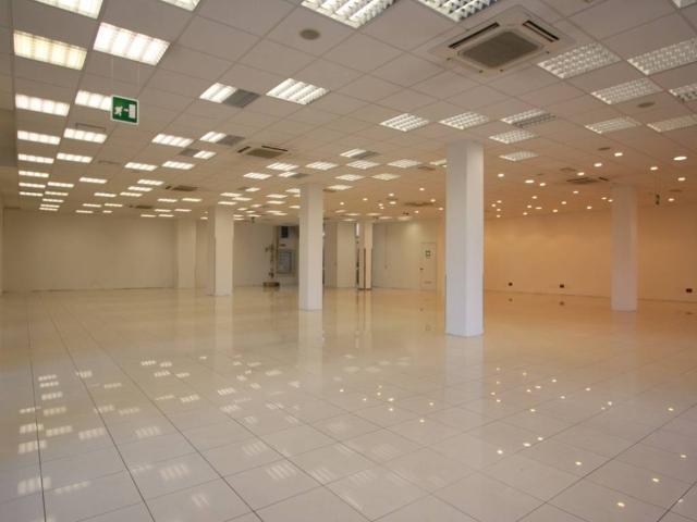 Locale Commerciale in affitto a Treviglio, Lombardia