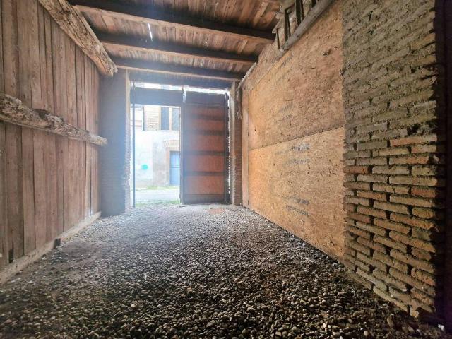 Locale Commerciale in affitto a Treviglio, Lombardia