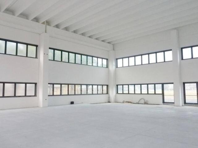 Locale Commerciale in affitto a Treviglio, Lombardia