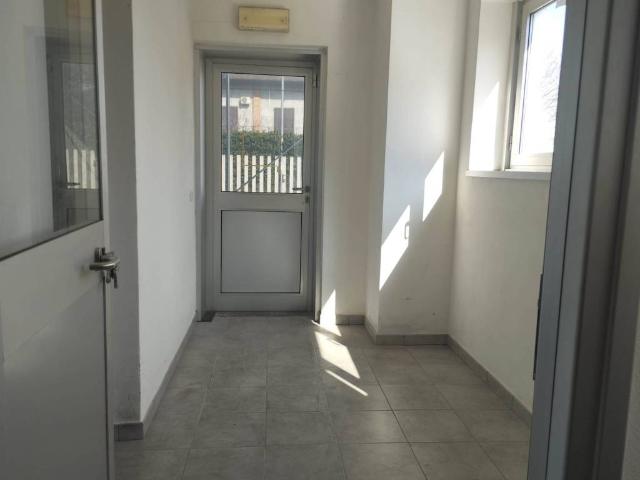 Locale Commerciale in affitto a Treviglio, Lombardia