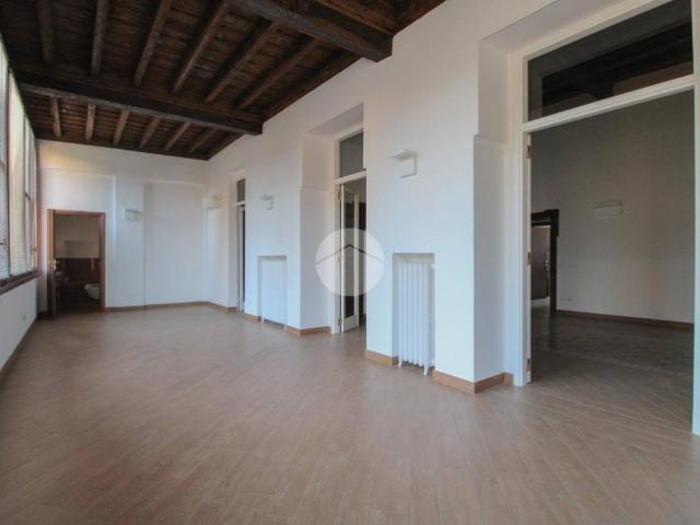 Locale Commerciale in affitto a Treviglio, Lombardia