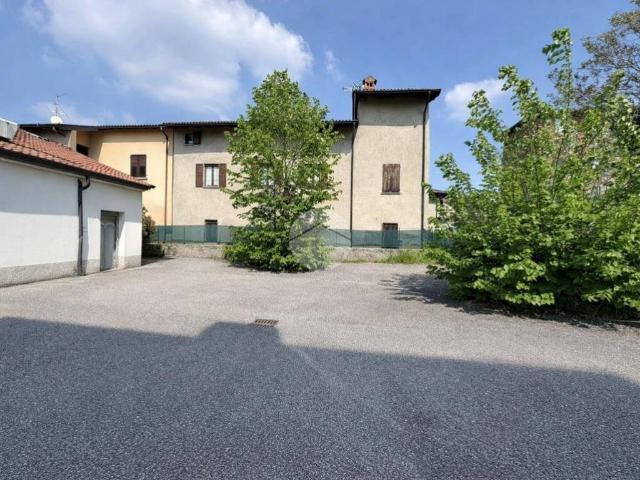 Locale Commerciale in affitto a Curnasco, Treviolo