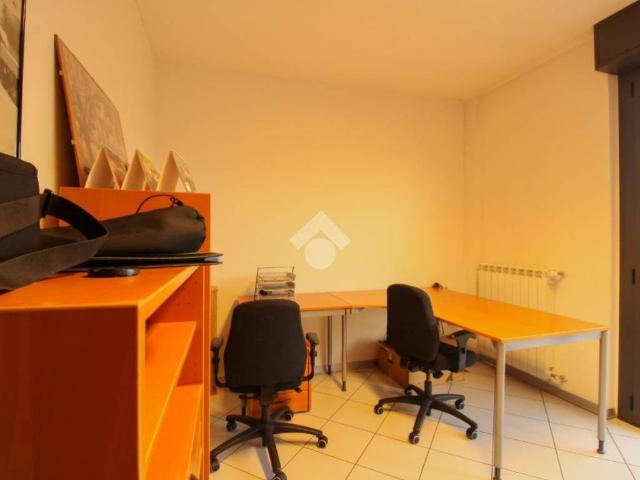 Locale Commerciale in affitto a Roncola, Treviolo
