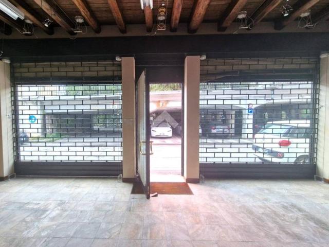Locale Commerciale in affitto a San Zeno, Treviso
