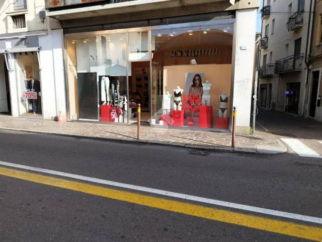 Locale Commerciale in affitto a San Zeno, Treviso